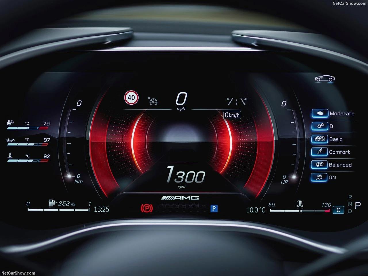 Mercedes-AMG SL63 – Technologie MBUX avec commandes vocales pour une interface intuitive