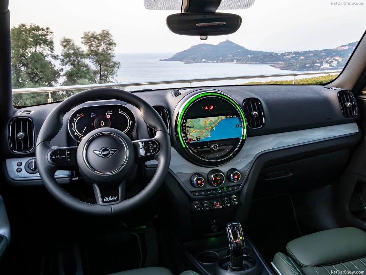 Louez une Mini Cooper en Suisse et profitez d’un SUV compact et élégant