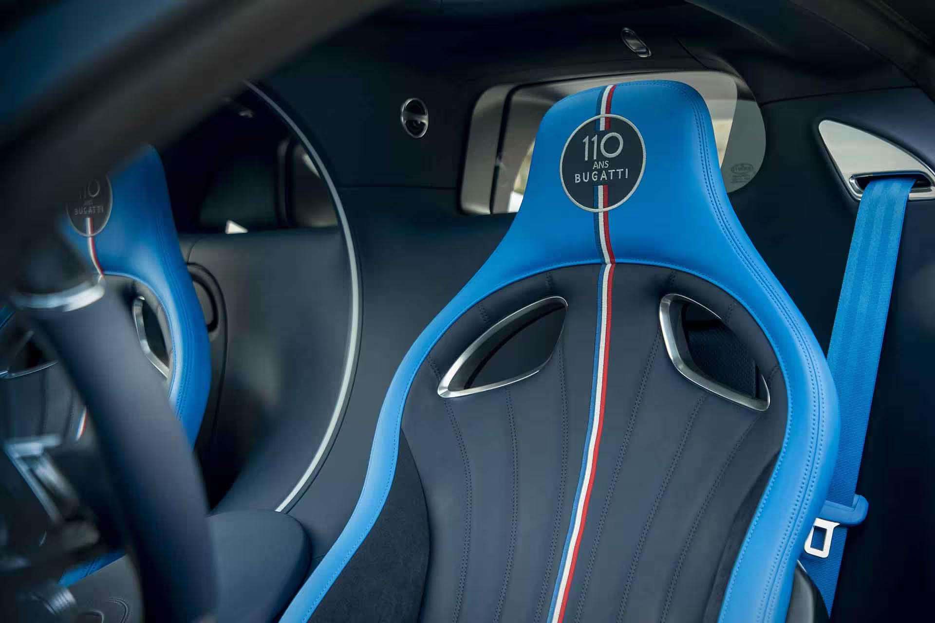 Location Bugatti Chiron – habitacle et intérieur de luxe de l'hypercar