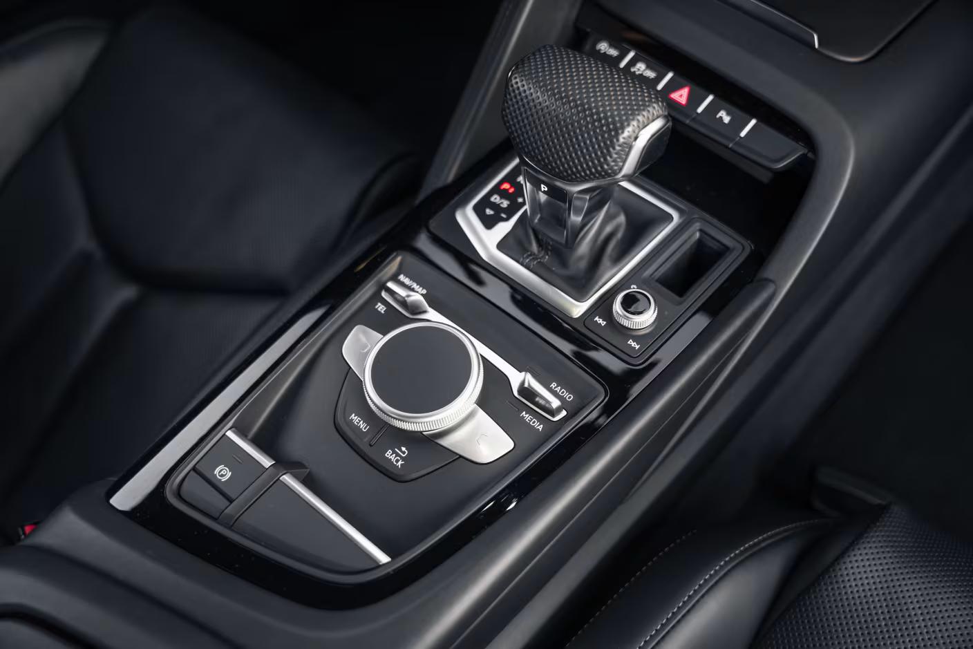 Audi R8 Spyder Performance sur route suisse – 620 chevaux à ciel ouvert