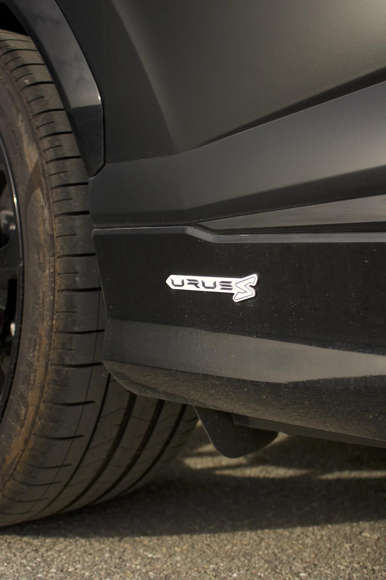 Réservez un Lamborghini Urus S pour une expérience de conduite extrême sur route