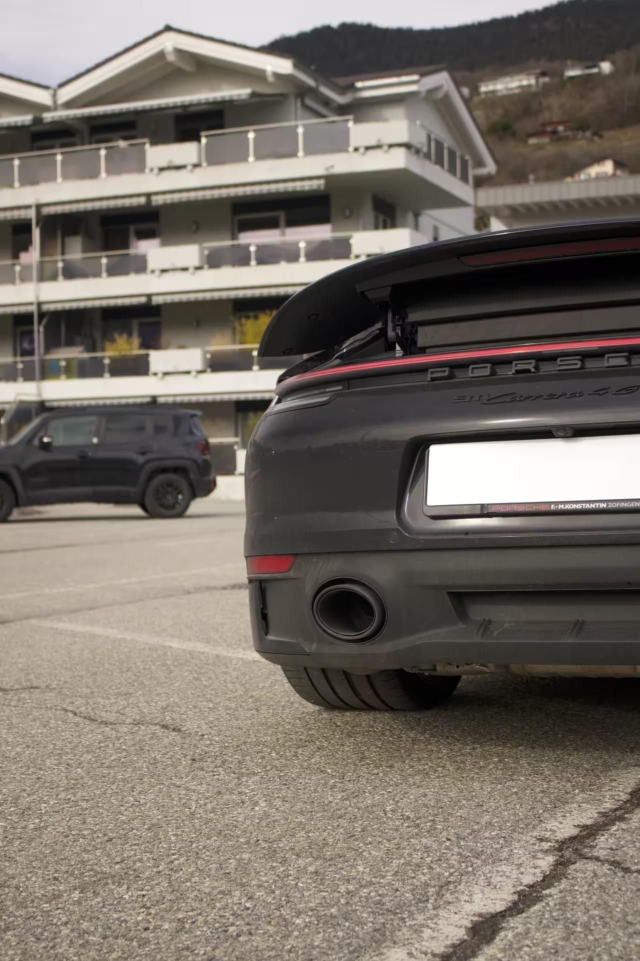 Porsche 911 Carrera 4 GTS – Échappement Sport : Une symphonie mécanique inoubliable