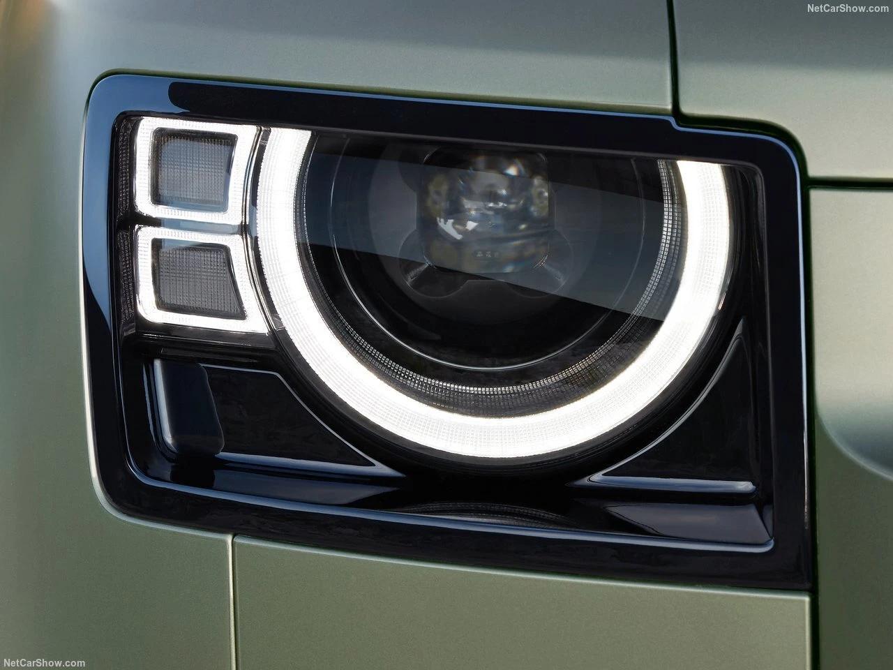 Land Rover Defender 110 – Les phares LED Signature pour un éclairage optimal