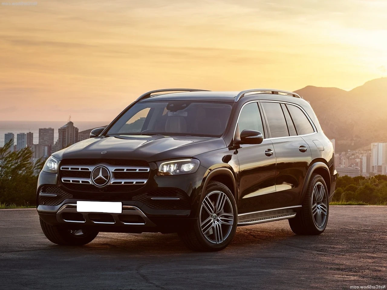 Location Mercedes GLS 580 en Suisse, SUV de luxe avec moteur V8 hybride léger