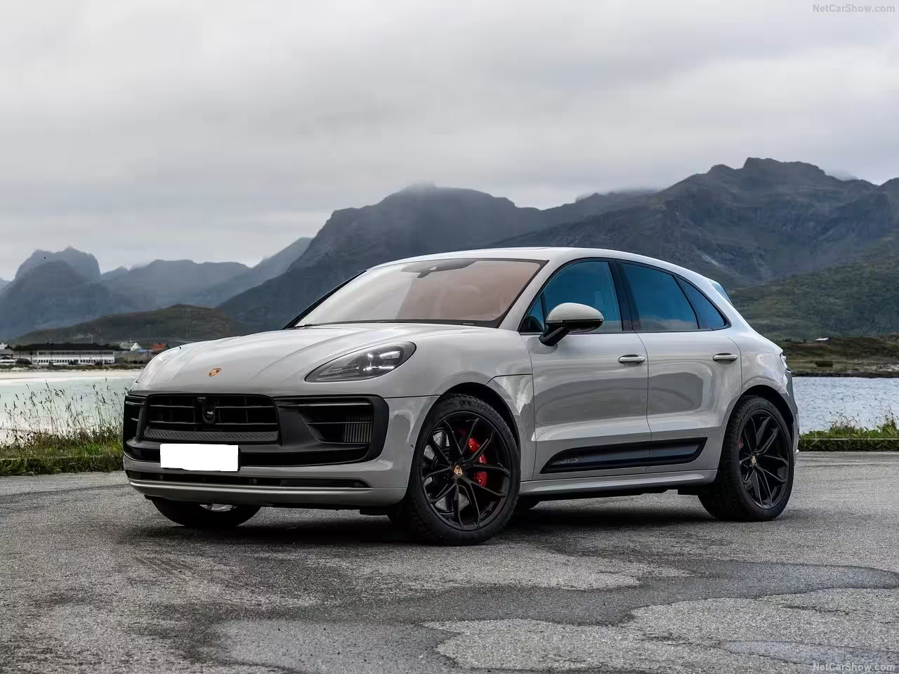 Louez un Porsche Macan GTS en Suisse, un SUV sportif offrant puissance et élégance.