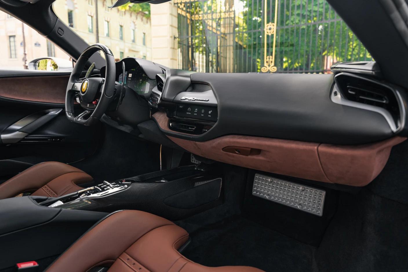 Ferrari SF90 Stradale - Une supercar moderne et luxueuse à louer