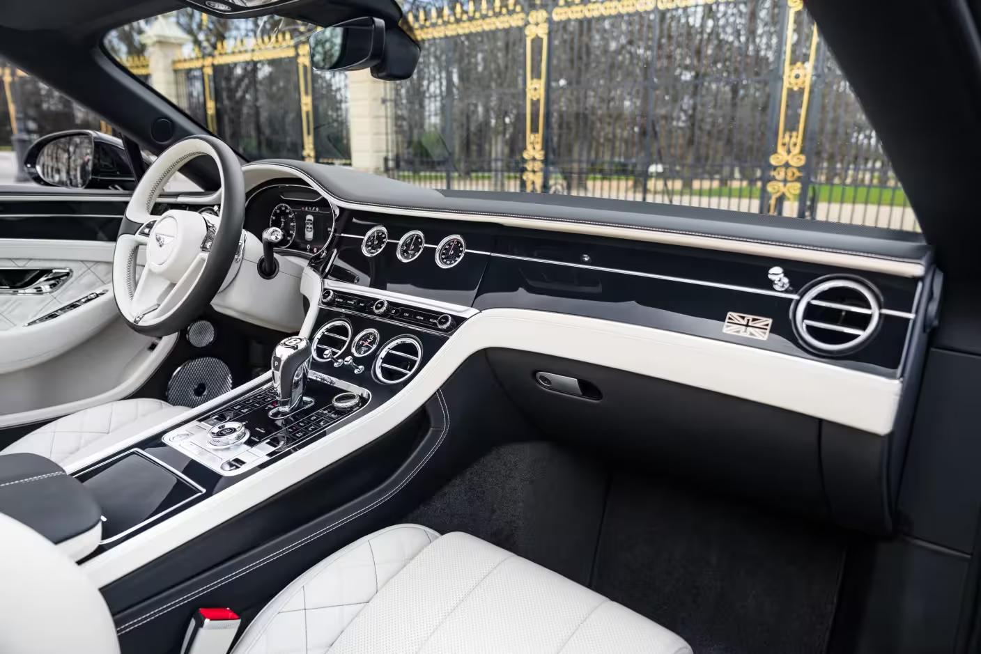 Bentley Continental GTC – Un intérieur artisanal, alliance du luxe et de la technologie