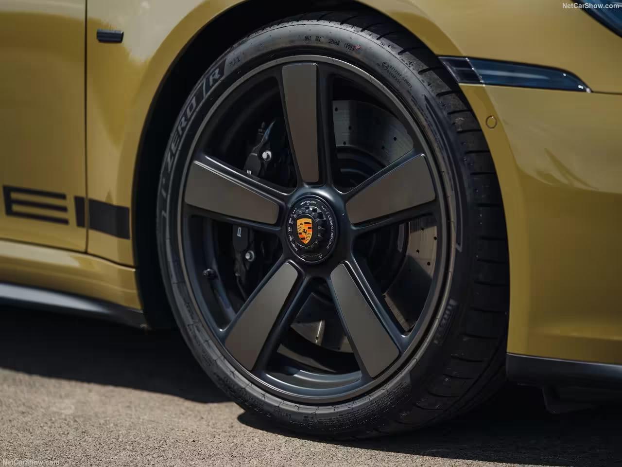 Jante Sport Classic et écusson Porsche sur la 911 Spirit 70