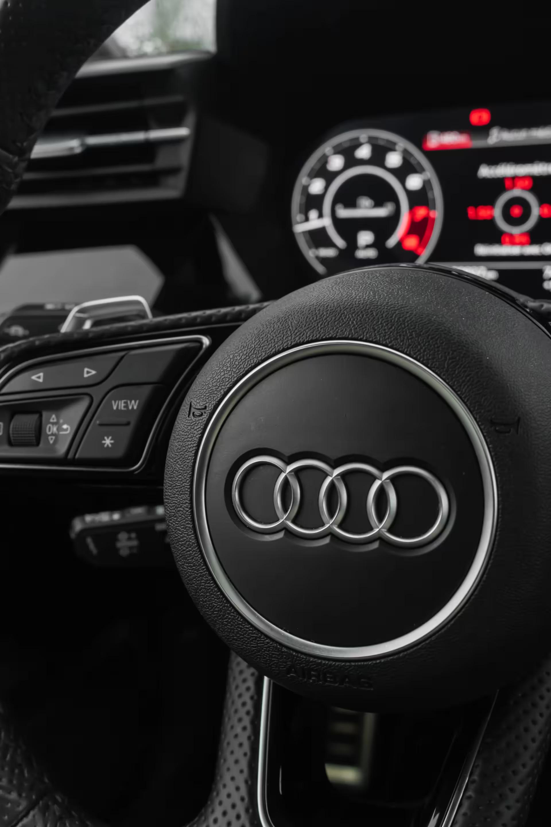 Audi RS3 Sedan à louer en Suisse, une compacte de luxe haute performance