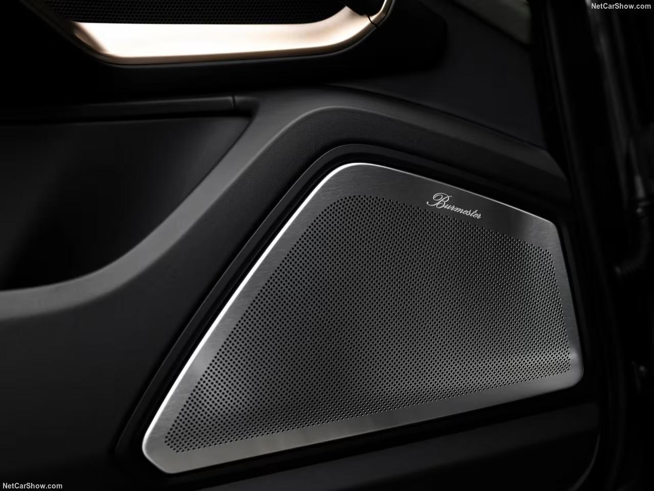 Location Porsche Cayenne : un SUV polyvalent et haut de gamme, idéal pour les routes suisses