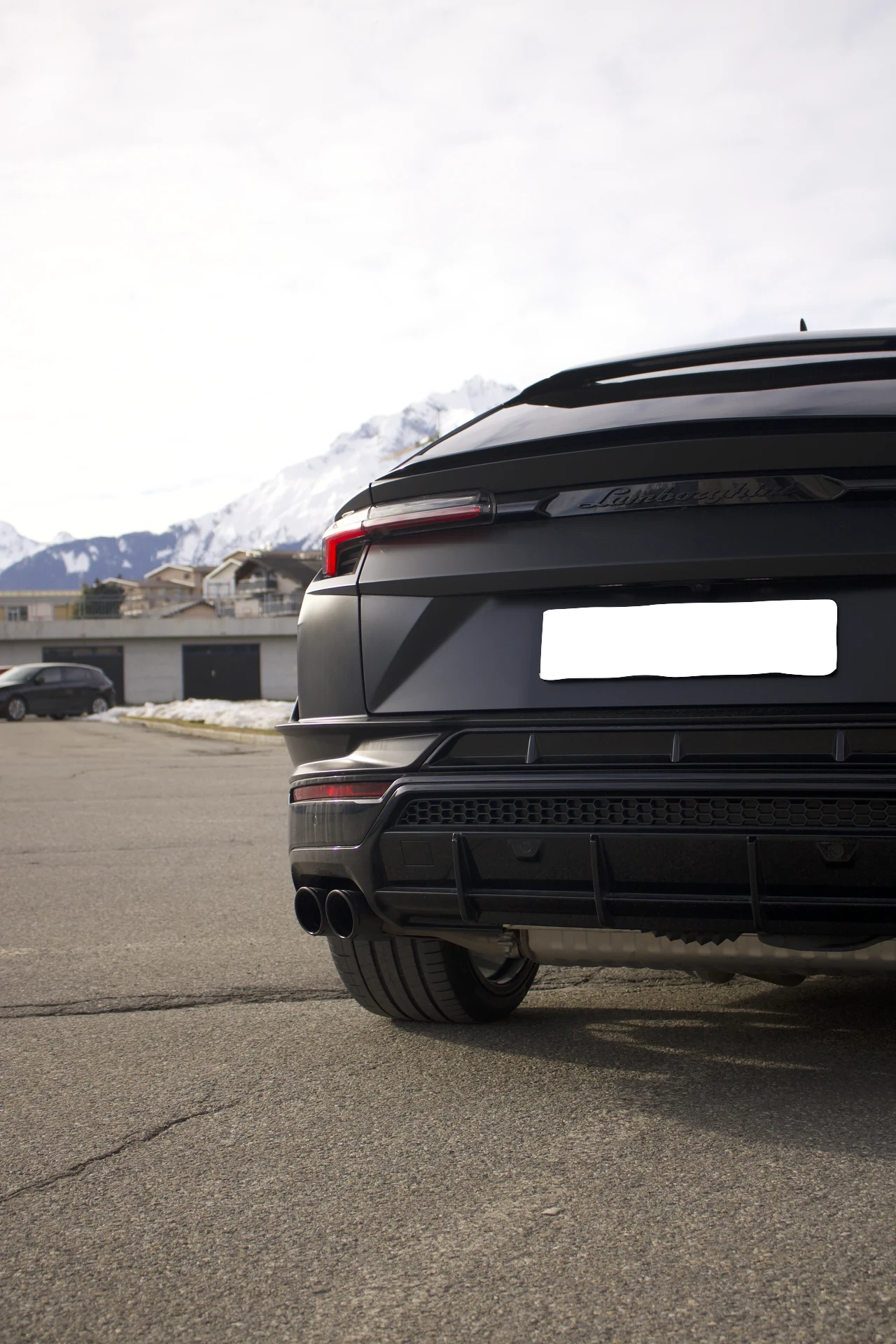 Location Lamborghini Urus S noir, un SUV puissant et raffiné pour vos voyages de luxe