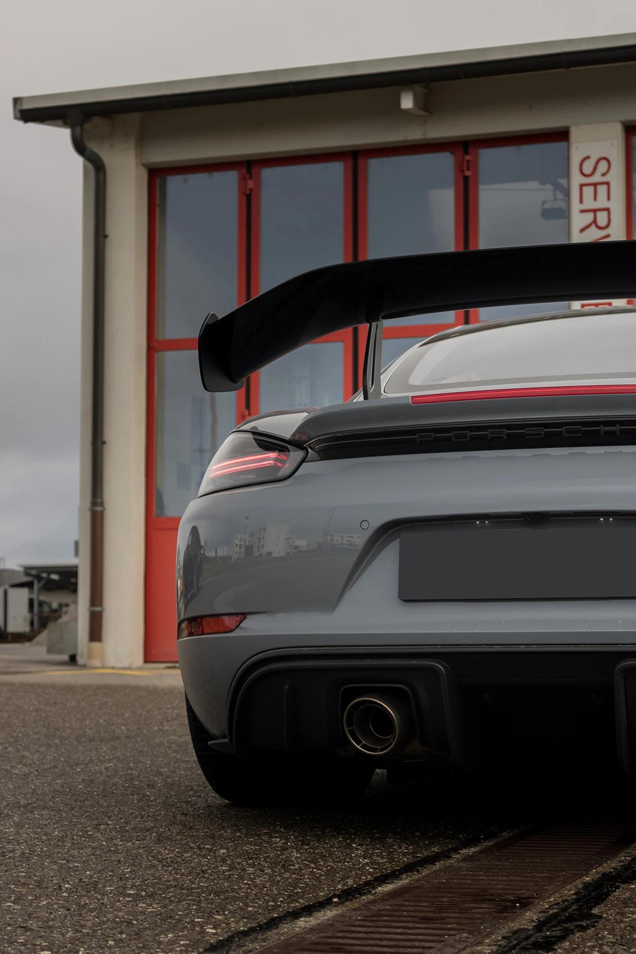 Porsche 718 GT4 RS – Sortie d’échappements en titane.