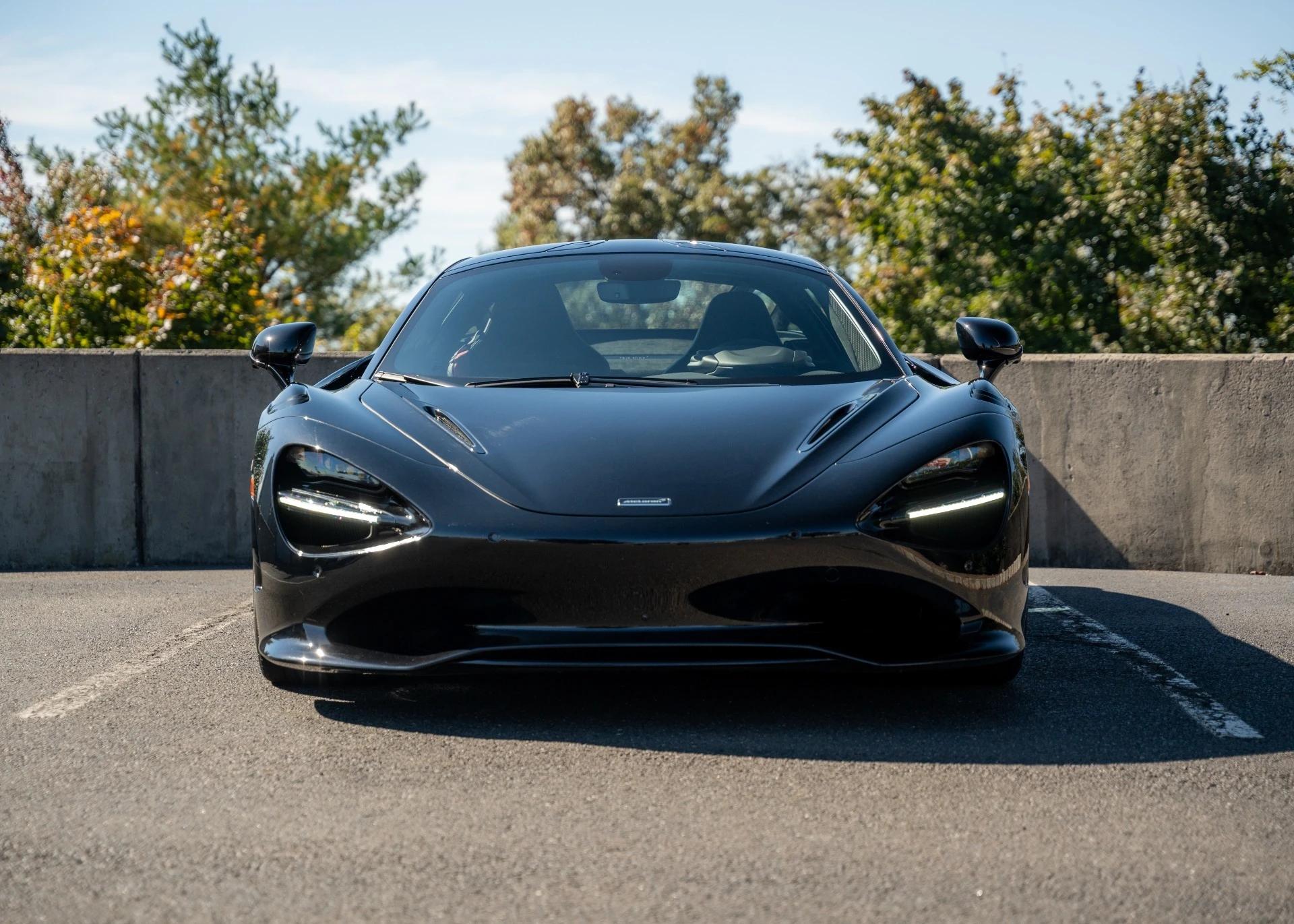 Réservez une McLaren 750S en location pour un week-end exclusif à Genève