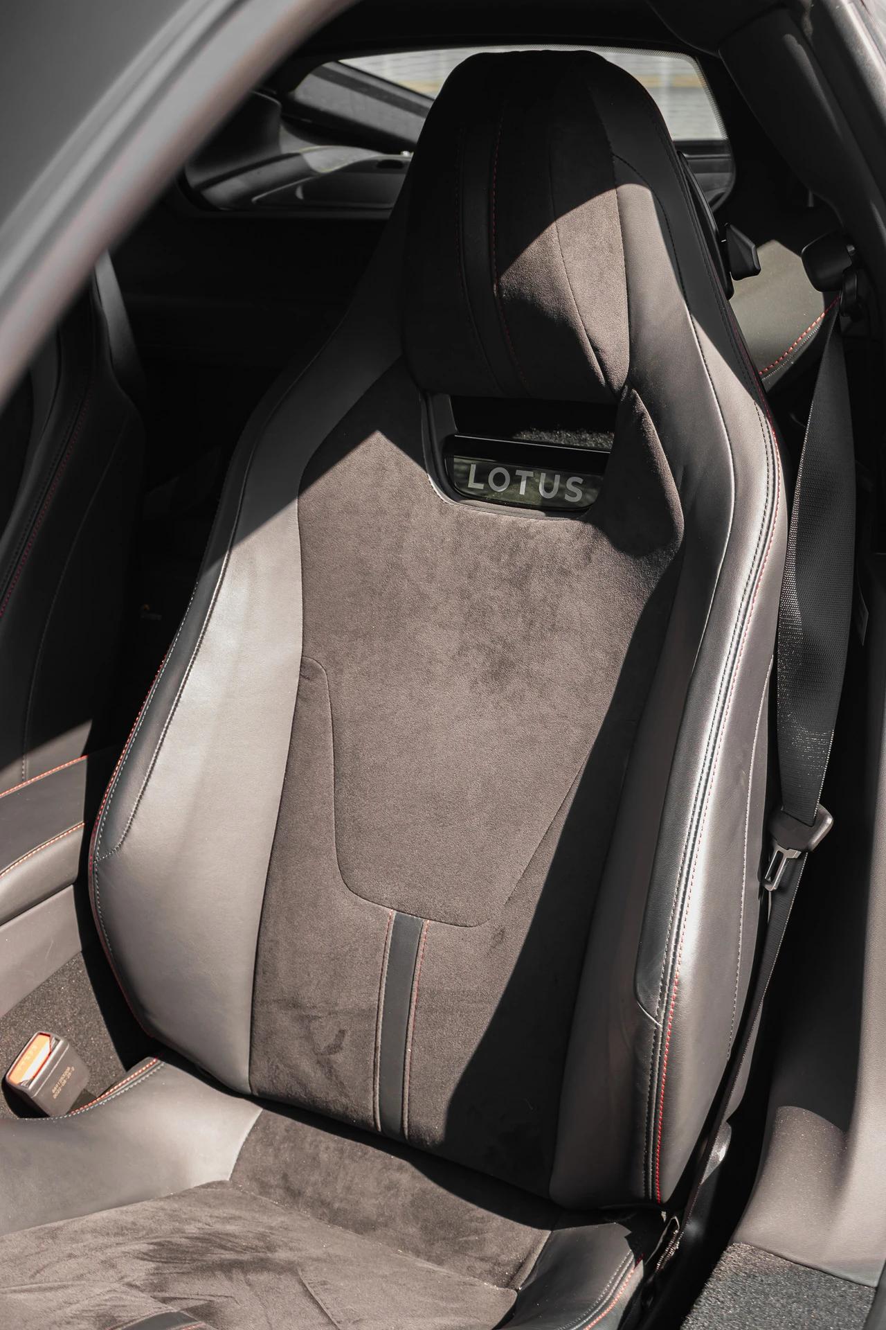 Lotus Emira – Une assise cockpit ergonomique pour le conducteur