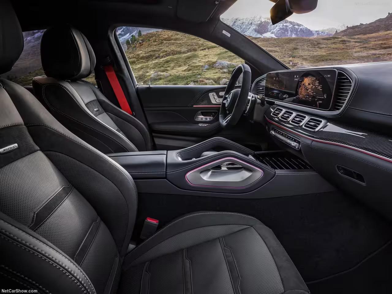 Louer SUV Mercedes GLE 53 AMG en Suisse, véhicule de luxe pour escapades