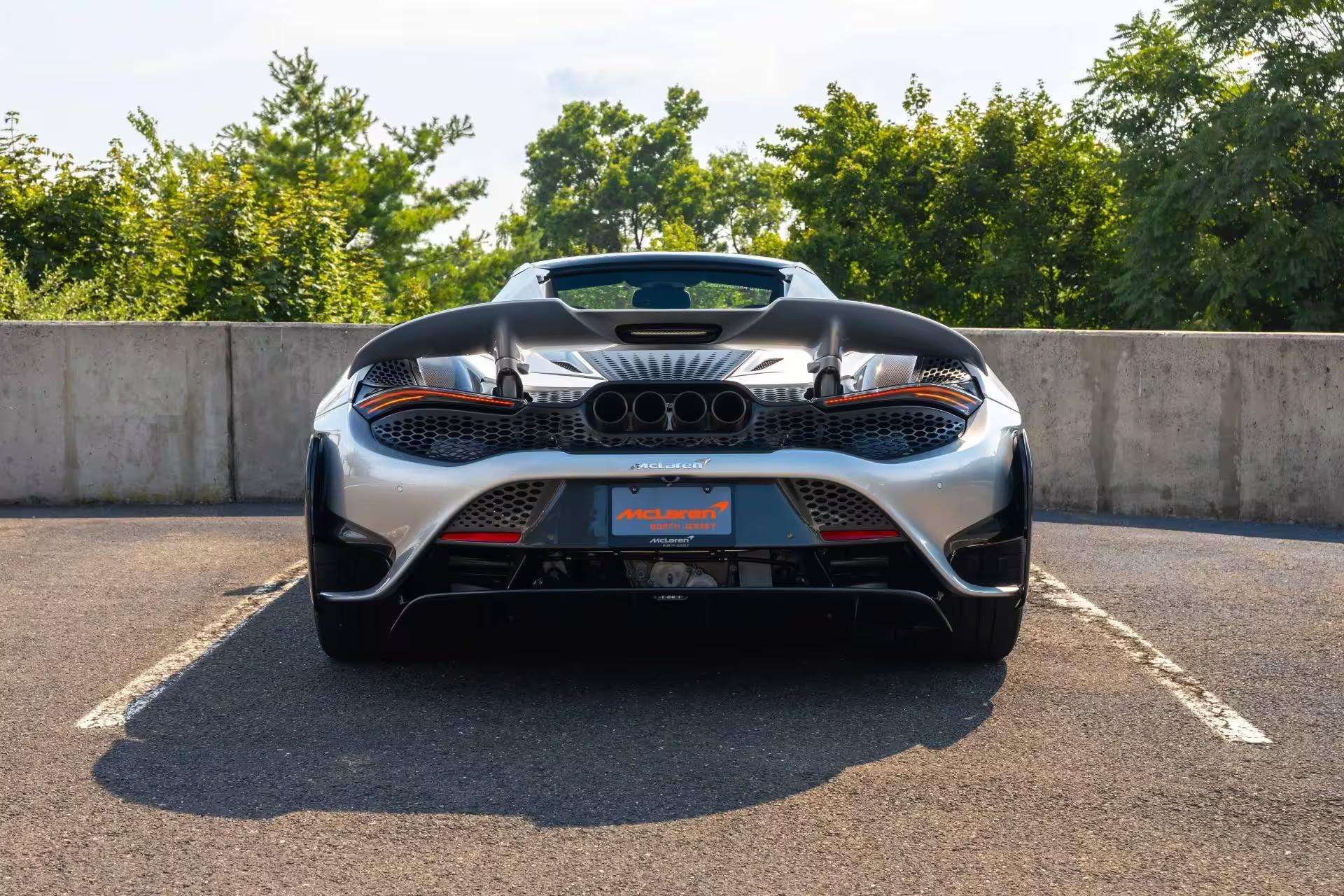 McLaren 765 LT Spider – Un échappement en titane à quatre sorties