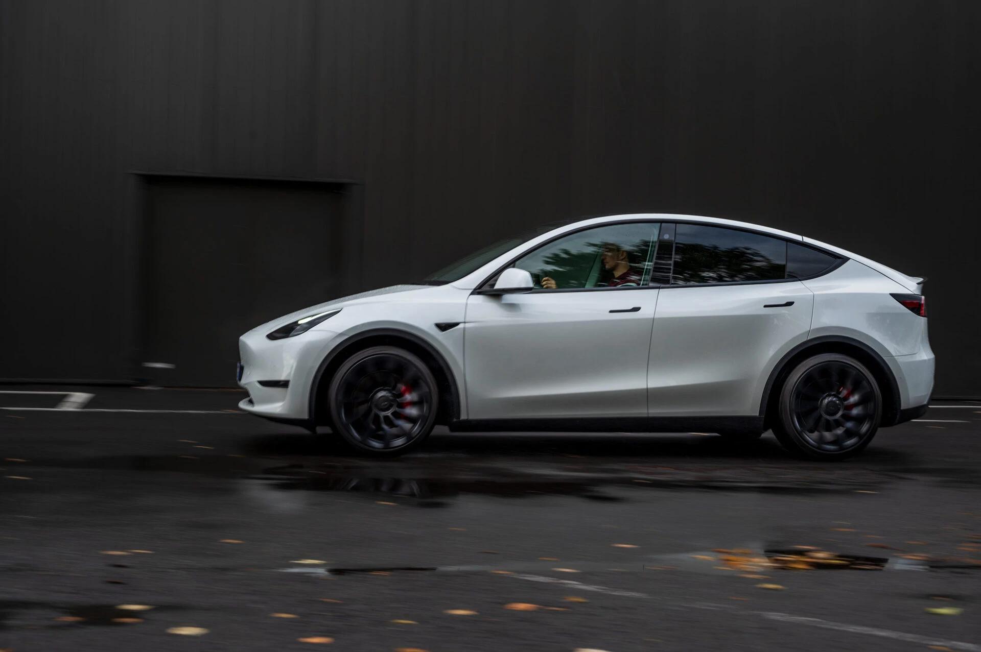 Tesla Model Y en location à Genève – Astral Motorclub