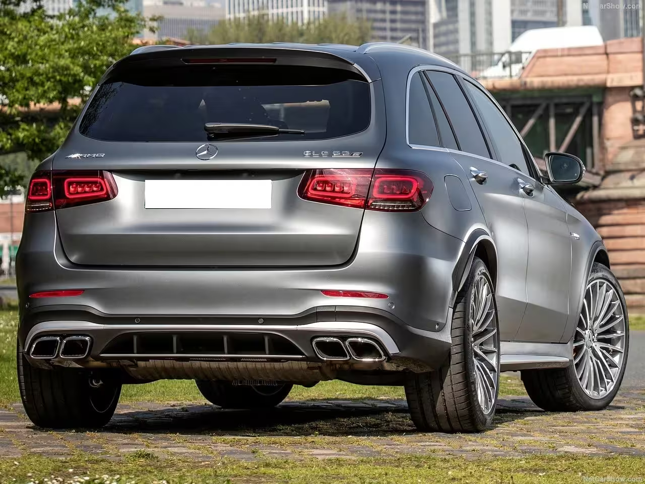 SUV Mercedes GLC 63 S AMG noir à louer à Genève, alliance de la puissance et de l'élégance