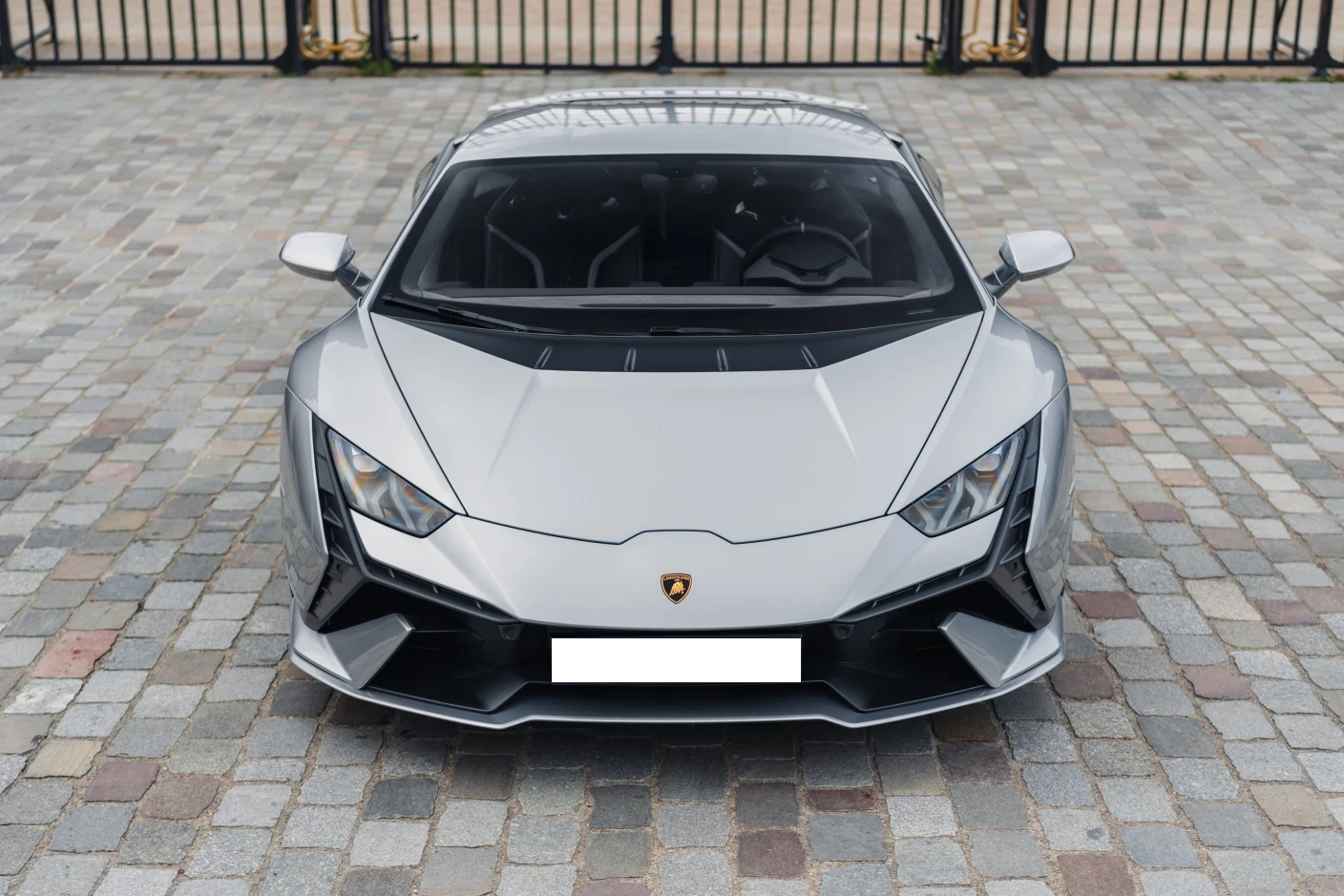 Lamborghini Huracán Tecnica, une supercar de luxe disponible en location en Suisse.