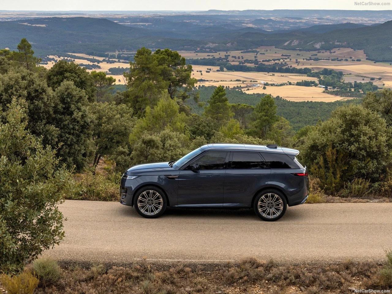 Range Rover Sport P460e – Une garde au sol ajustable grâce à la suspension pneumatique