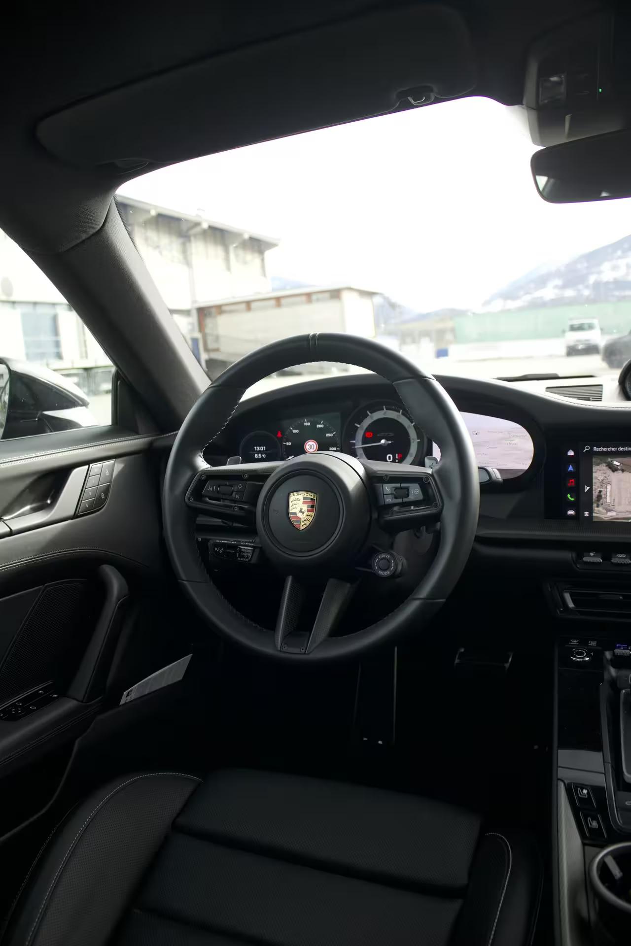 Location Porsche 911 GTS cabriolet, expérience de conduite exclusive et sensations intenses
