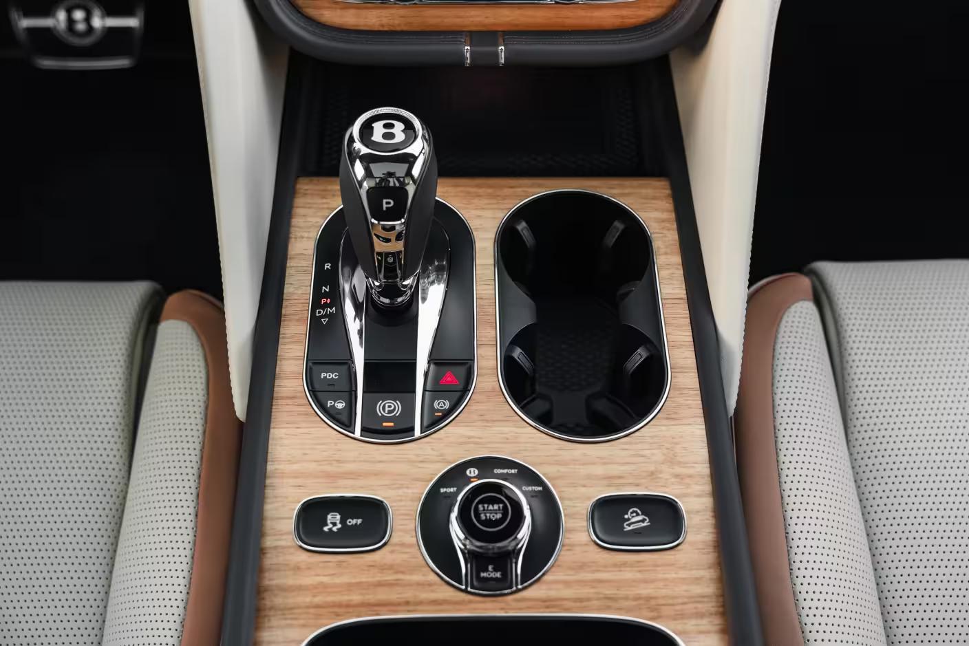 Découvrez les routes des Alpes suisses en Bentley Bentayga - Confort ultime