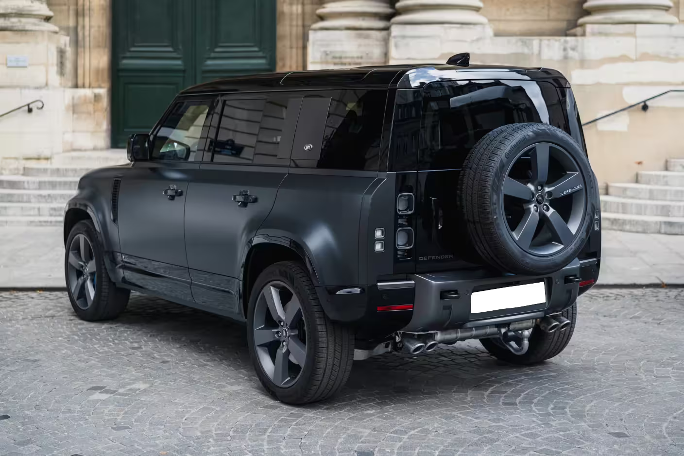 Landrover Defender V8 – Une silhouette puissante et contemporaine