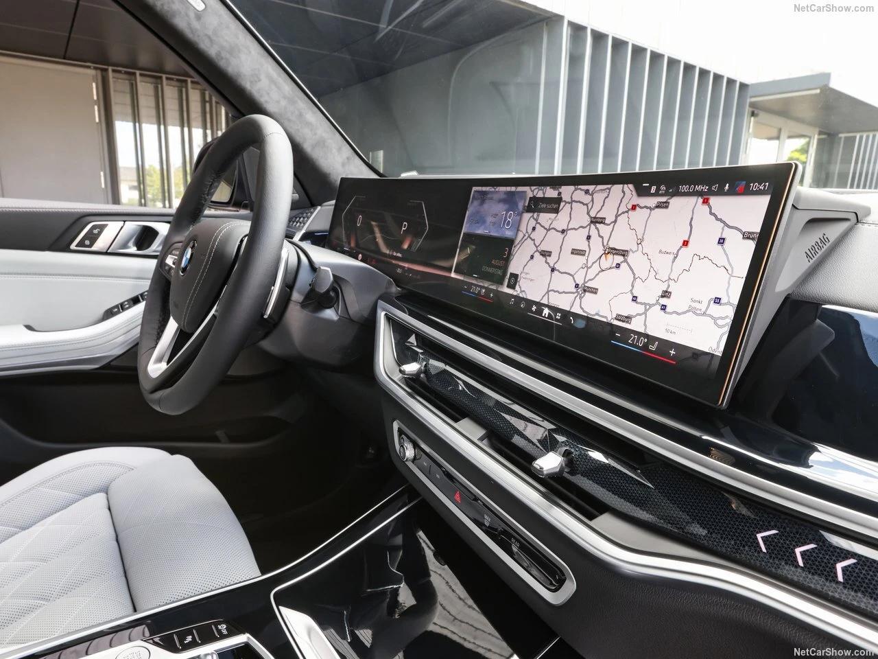 BMW X5 xDrive 40i – Intérieur haut de gamme et technologie avancée