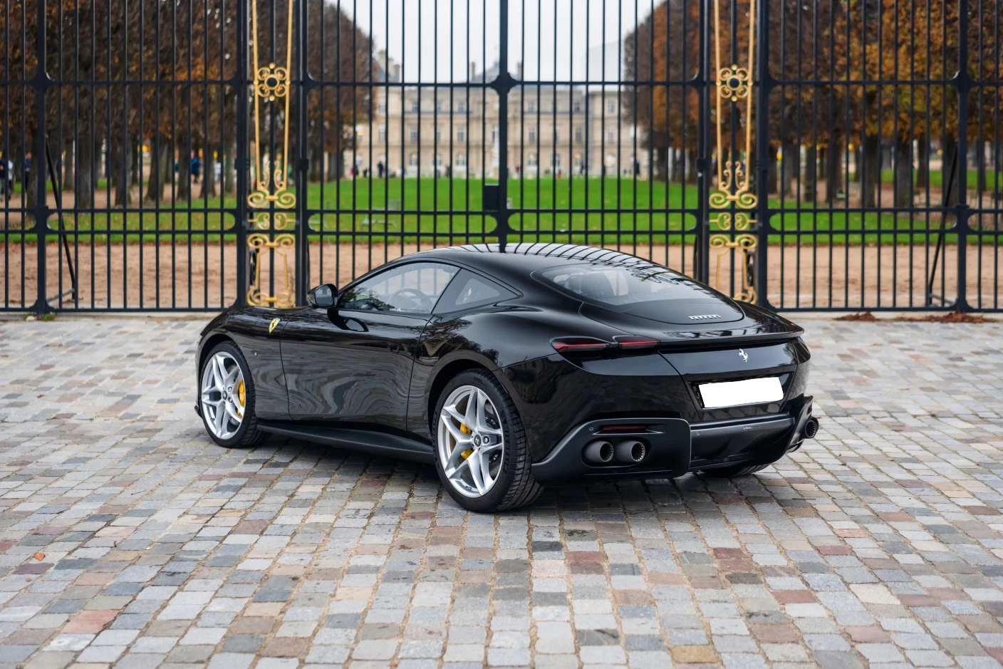 Profitez d’une Ferrari Roma en location pour une expérience de conduite inégalée