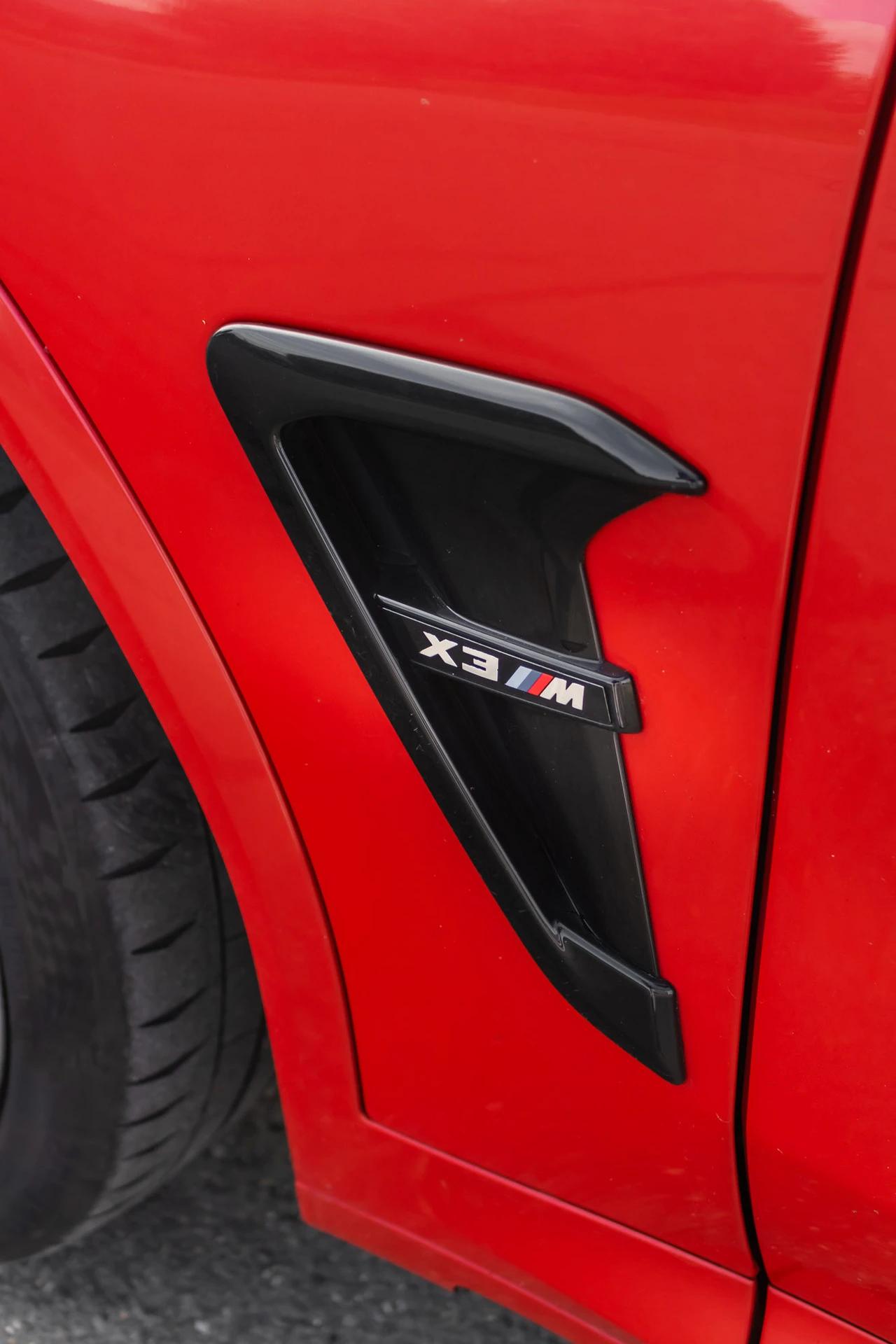 BMW X3M en location en Suisse, parfait pour les amateurs de prestige et de performance.