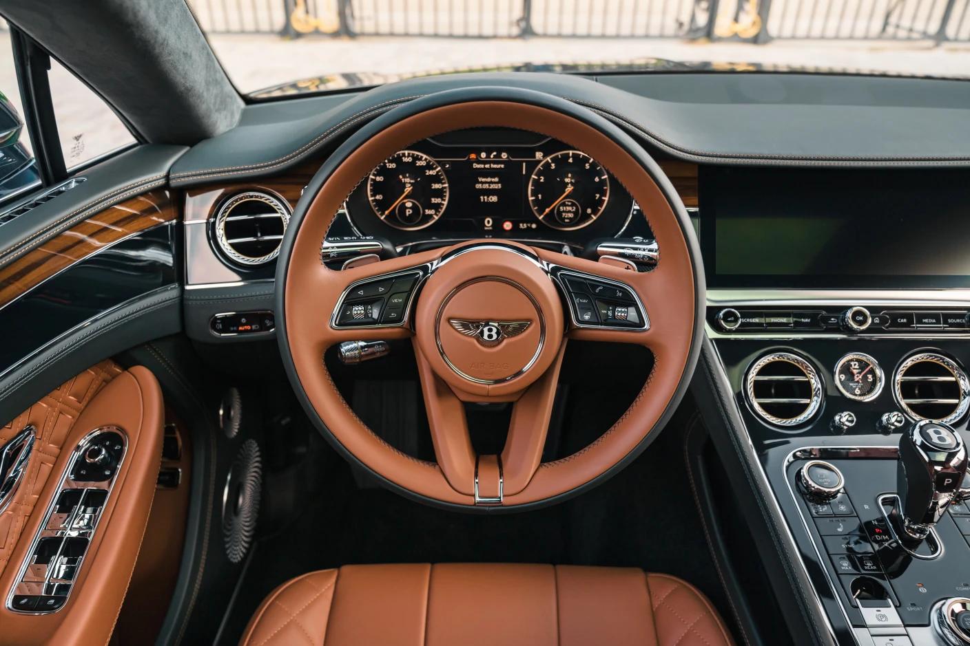 Bentley Continental GT en location en Suisse - Élégance, puissance et confort absolu