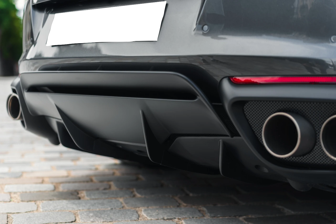 Ferrari 812 GTS – Diffuseur Arrière Actif en Fibre de Carbone