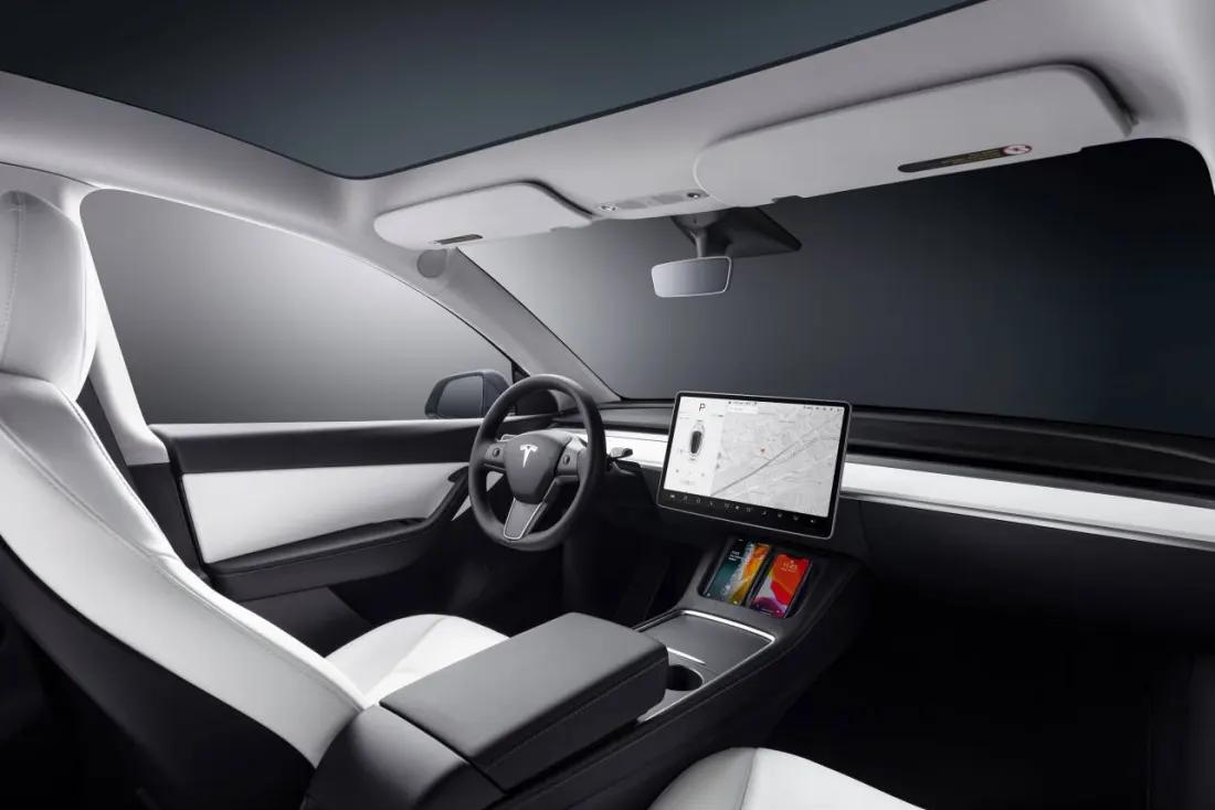 Tesla Model Y – Toit panoramique teinté anti-UV