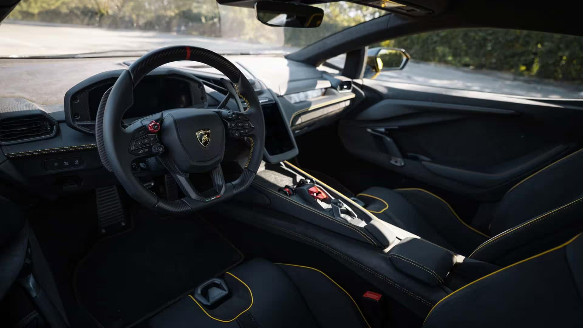 Lamborghini Revuelto – Un intérieur futuriste et technologique