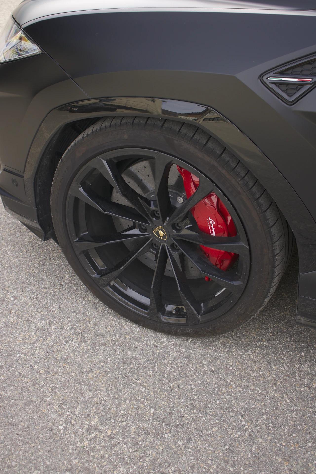 Lamborghini Urus S – Jantes de 23 pouces avec un design plus angulaire