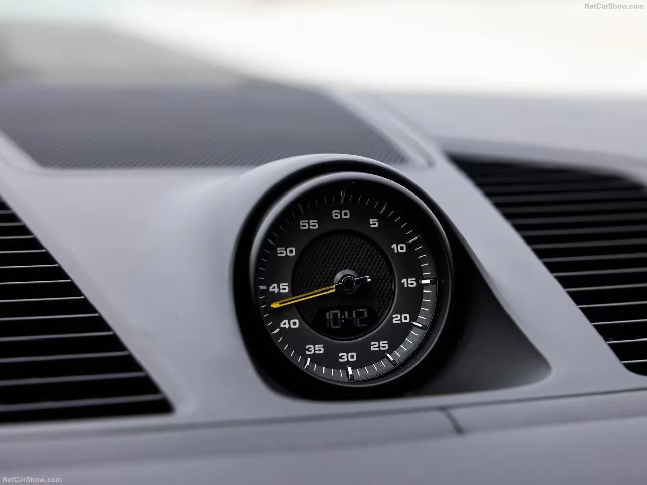 Profitez du Porsche Cayenne, un SUV premium alliant luxe et performance en Suisse.