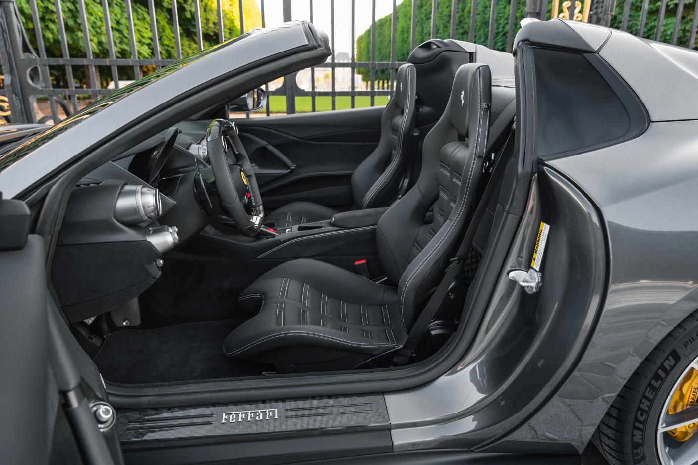 Location Ferrari cabriolet à Genève