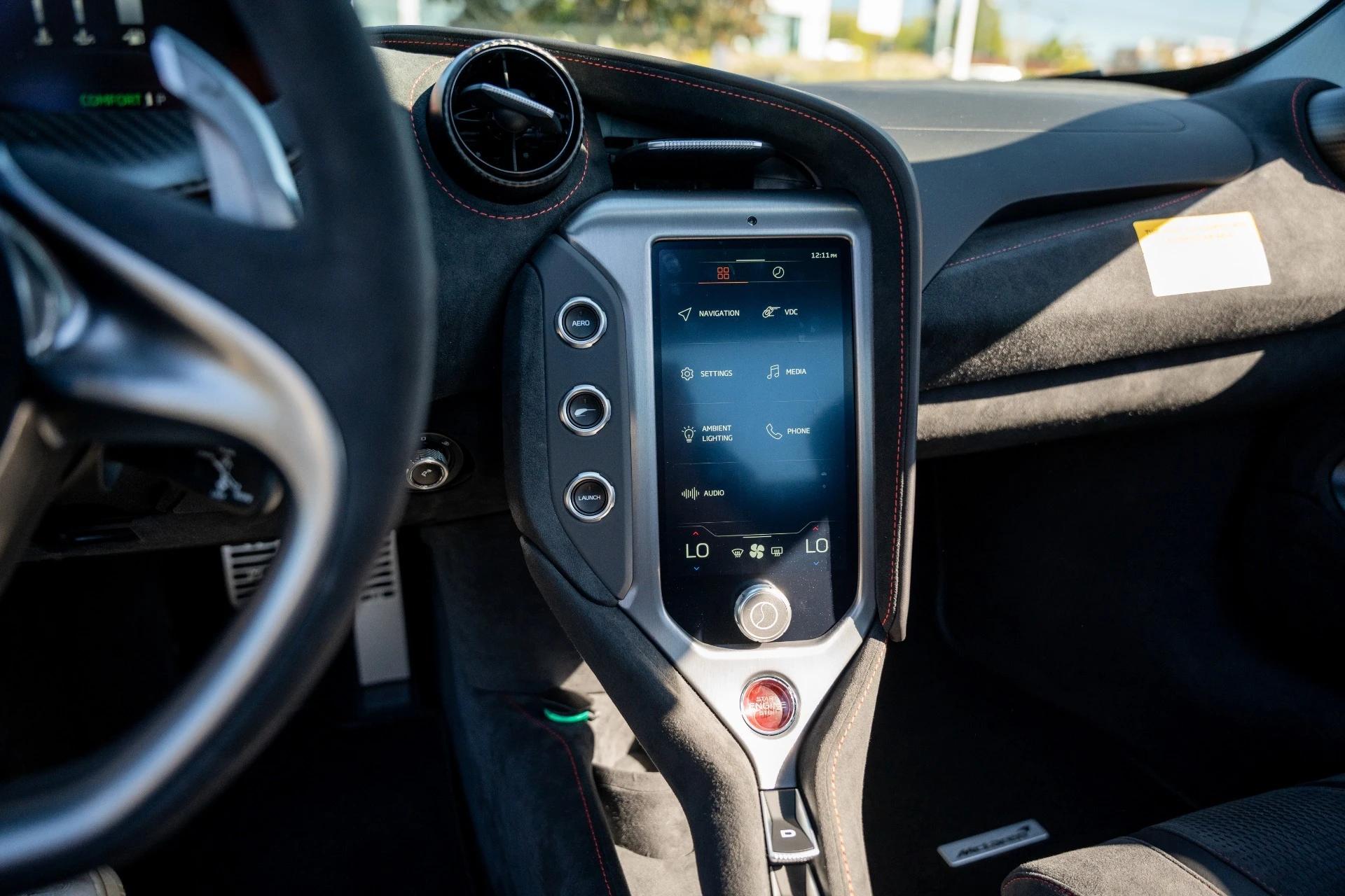 Console centrale de la McLaren 750S