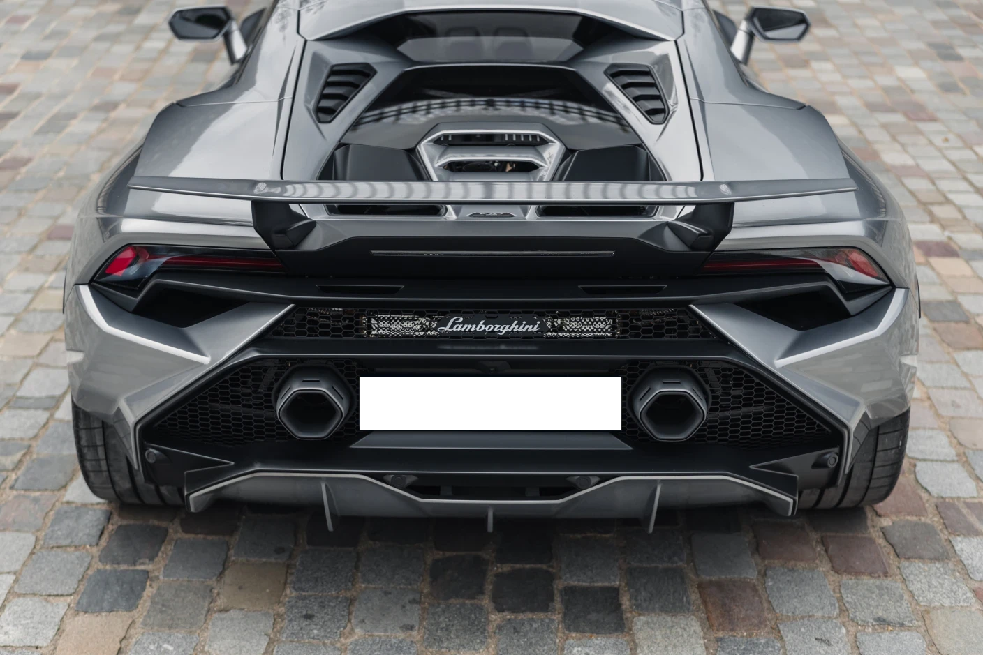 Lamborghini Huracan Tecnica – Un aileron fixe pour une stabilité incomparable