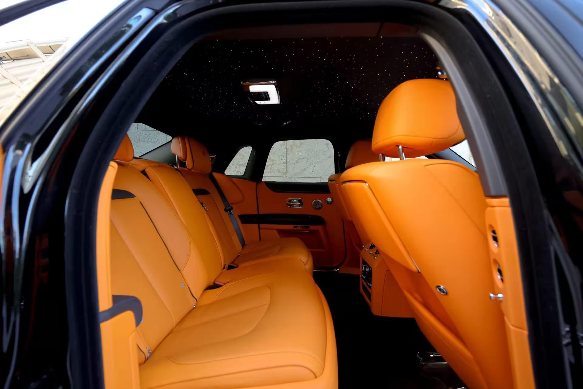 Rolls Royce Ghost – Parapluies Intégrés dans les Portières : Le Détail d’Exception