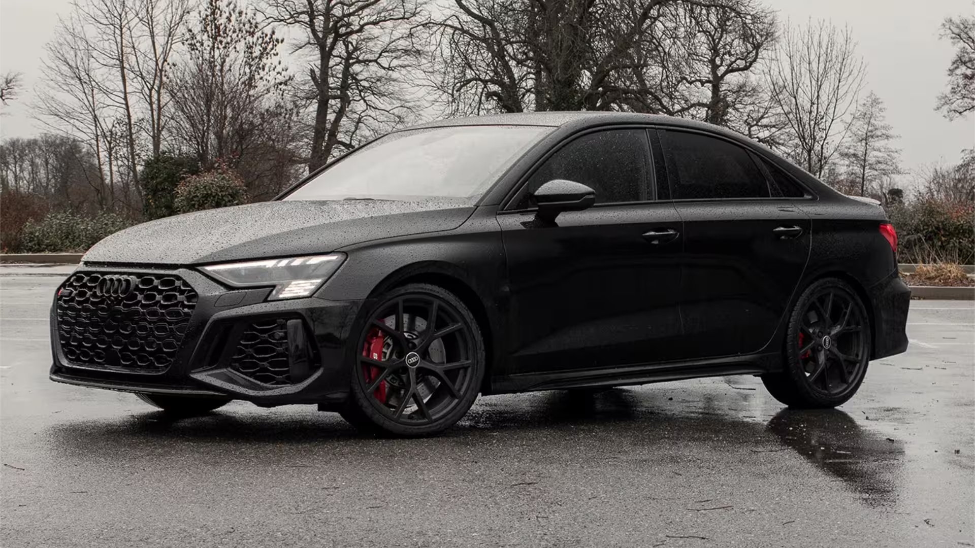 Louez une Audi RS3 à Genève - Performance et polyvalence réunies