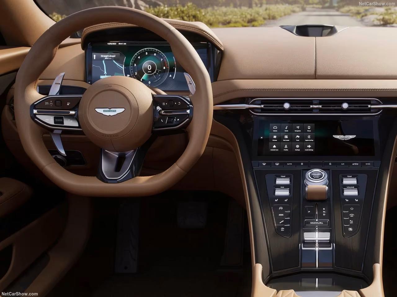 Aston Martin DB12 Volante – Intérieur Artisanal avec Commandes Physiques Modernisées