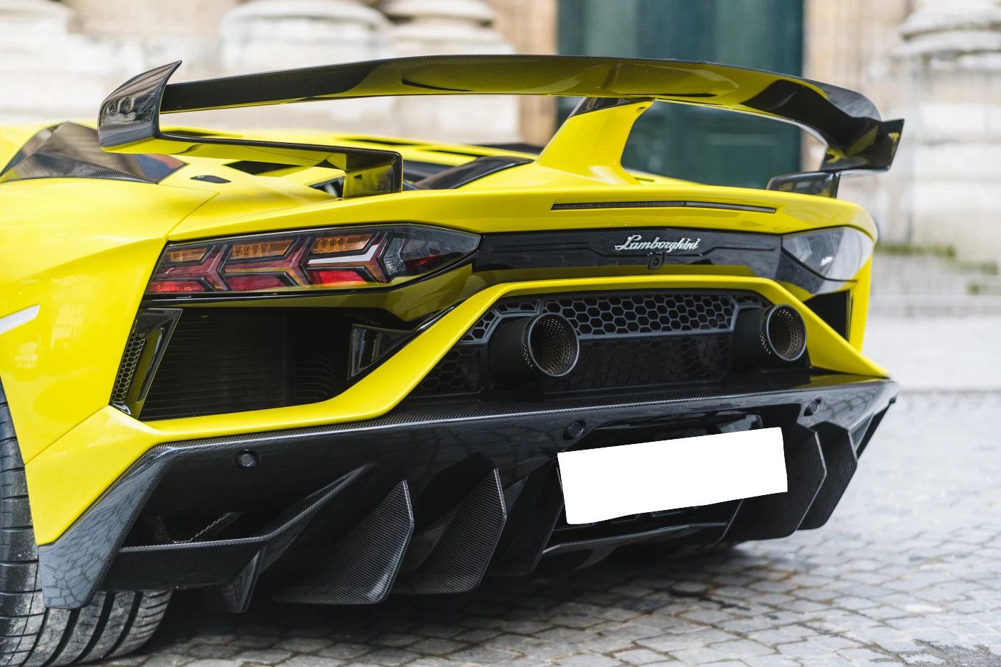 Lamborghini Aventador SVJ – Aileron Arrière Actif Fixe avec Système Vectoriel Aéro