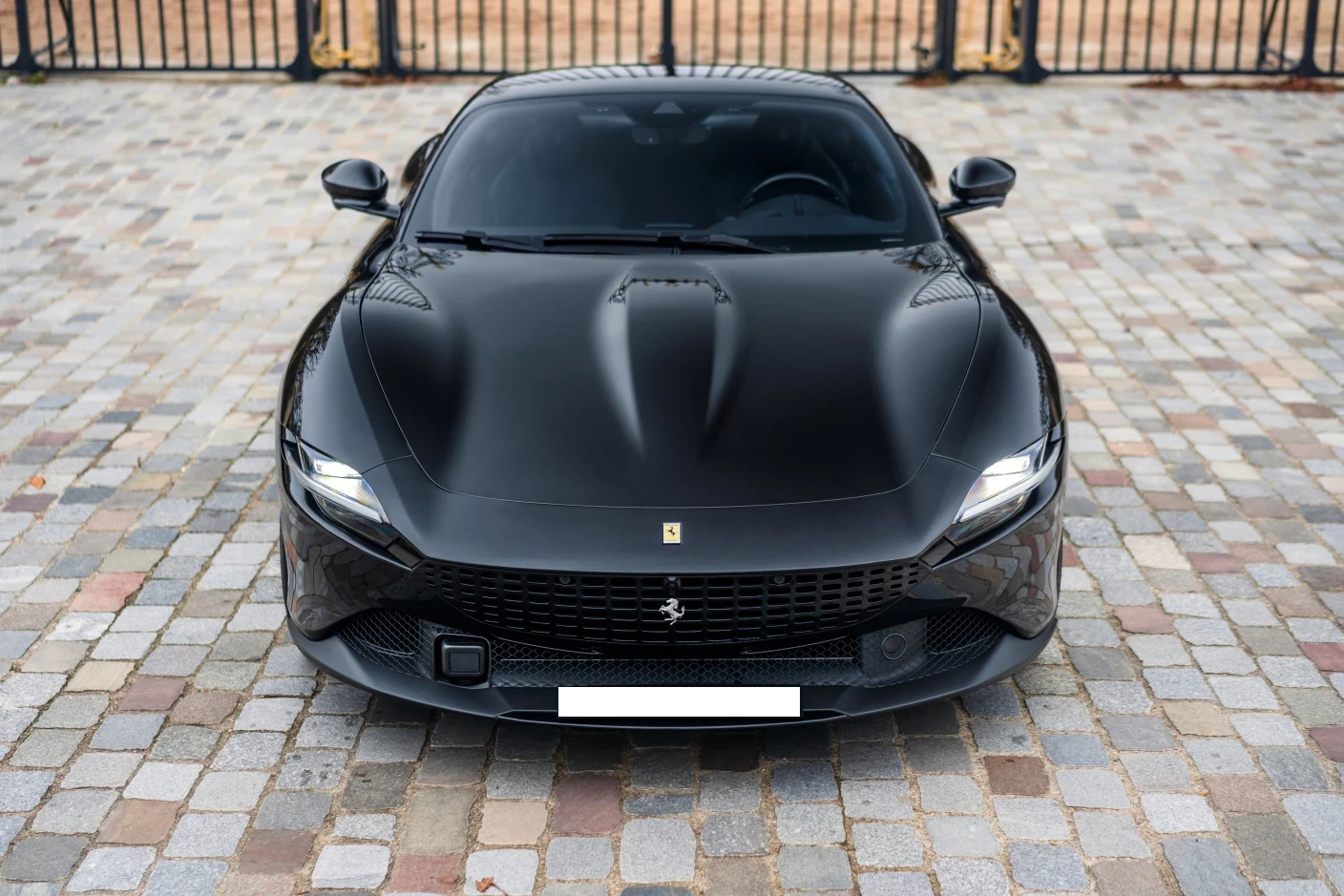 Ferrari Roma – Prises d’air latérales intégrées pour une performance maximale
