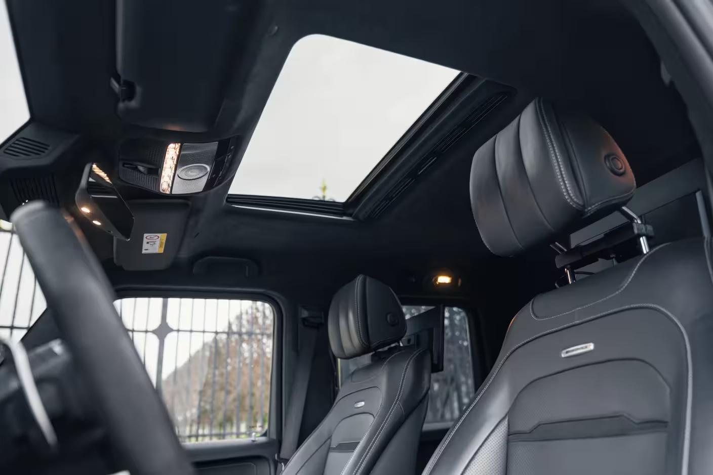 Un SUV robuste doté des dernières technologies : Mercedes G63 AMG en location en Suisse.
