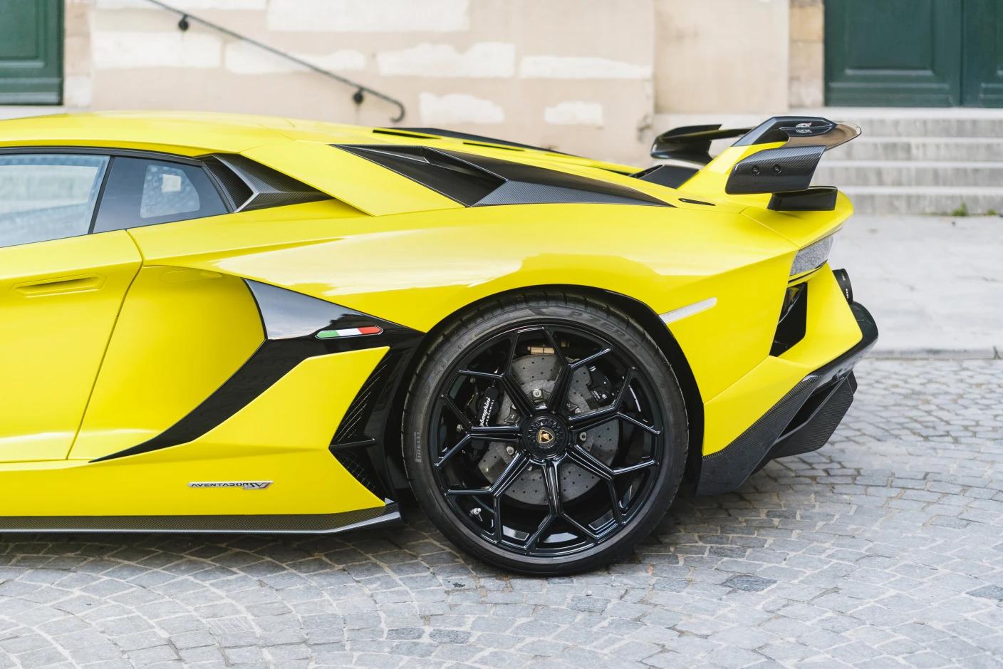 Week-end de luxe en Lamborghini Aventador SVJ – Location premium à Genève
