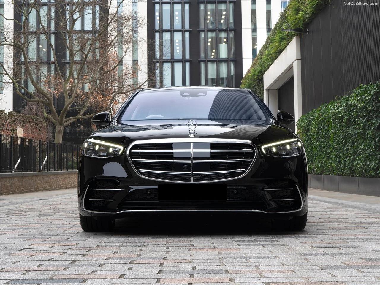 Mercedes-Benz S580e – Grille Avant Chromée avec Étoile Mercedes Éclairée