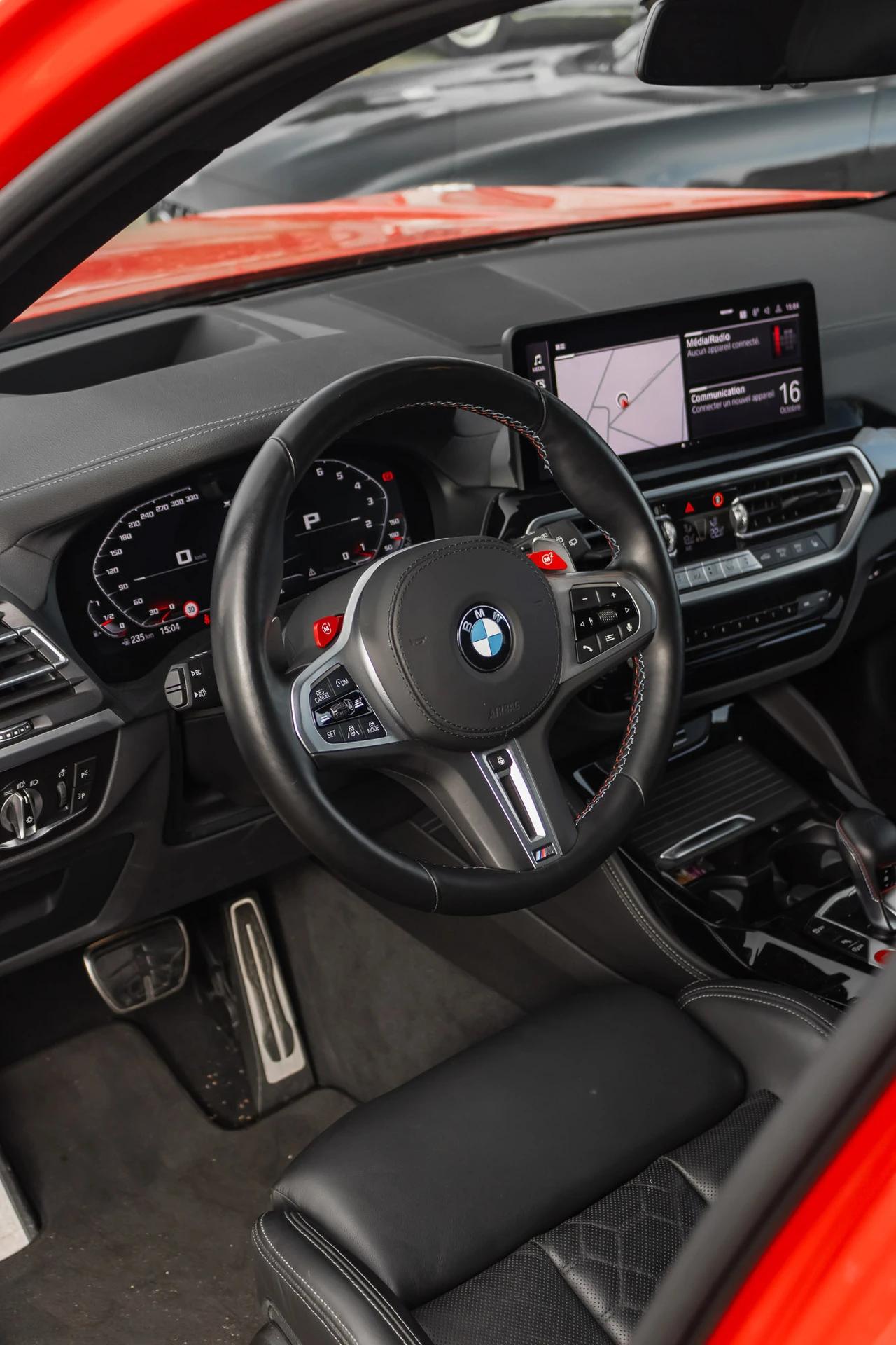 Louez le BMW X3M en Suisse, alliant puissance et confort pour chaque trajet.
