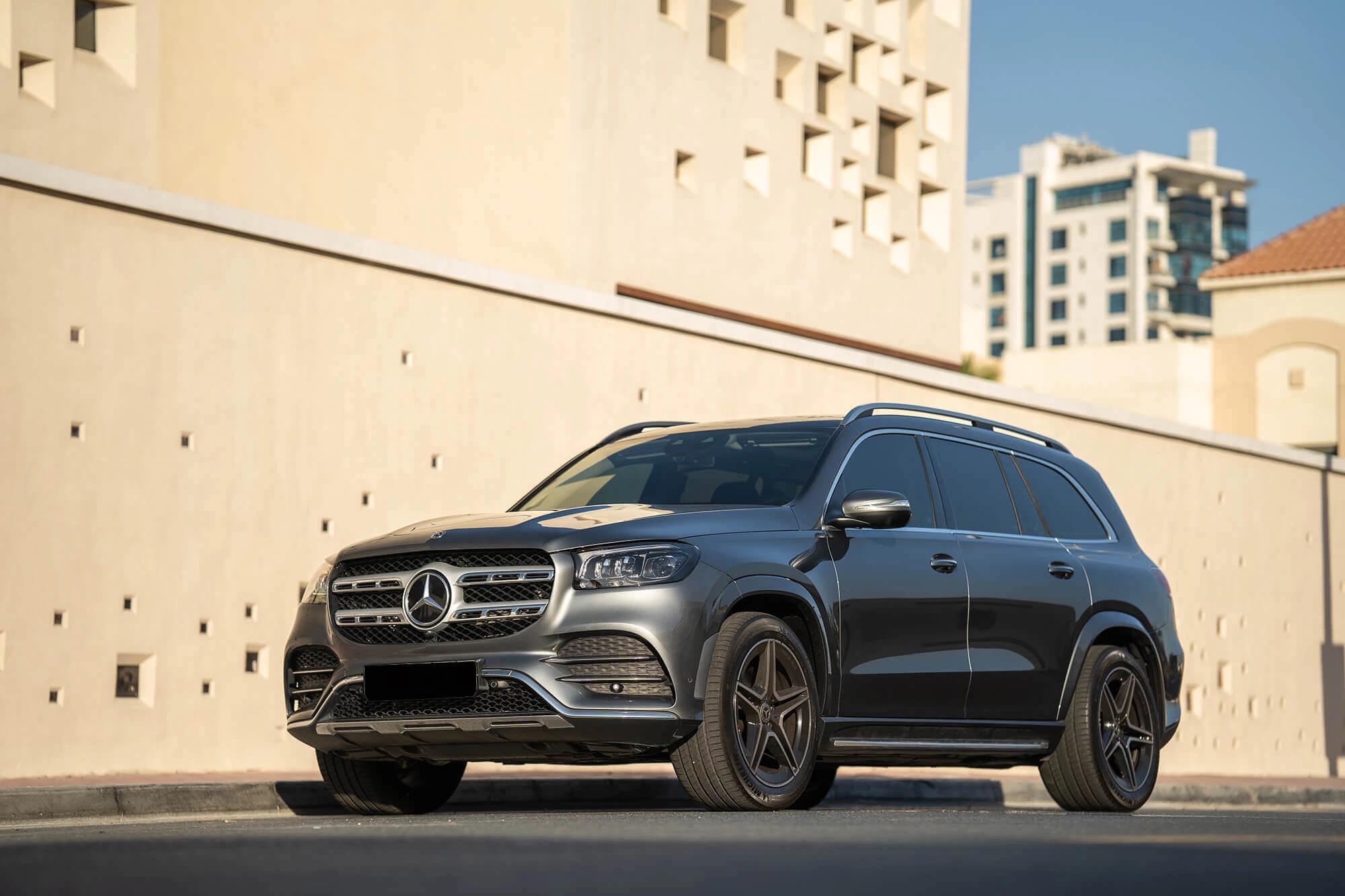 Mercedes-Benz GLS 450 – Grille de calandre massive avec inserts chromés