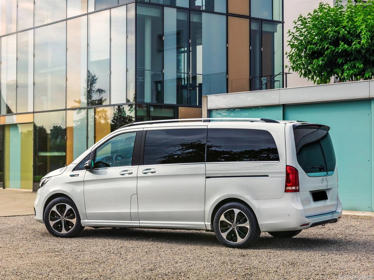 Location Mercedes Viano pour un transport de luxe et modulable